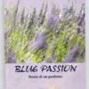 Copertina del libro di Elena Caserini Blue Passion, storia di un profumo delle edizioni Akkuaria. Storia ambientata a Casalvento dove la Lavanda del Chianti trova la sua realtà
